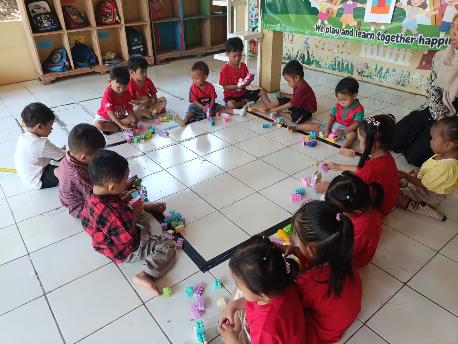 Kegiatan Menyusun Lego